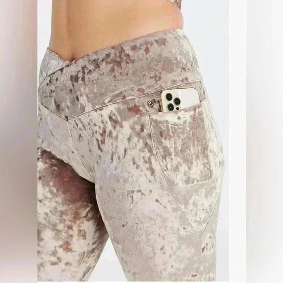 Fabletics Women’s Teddy High Waisted Velour Crossover Leggings Size L NWT - Picture 2 of 11
